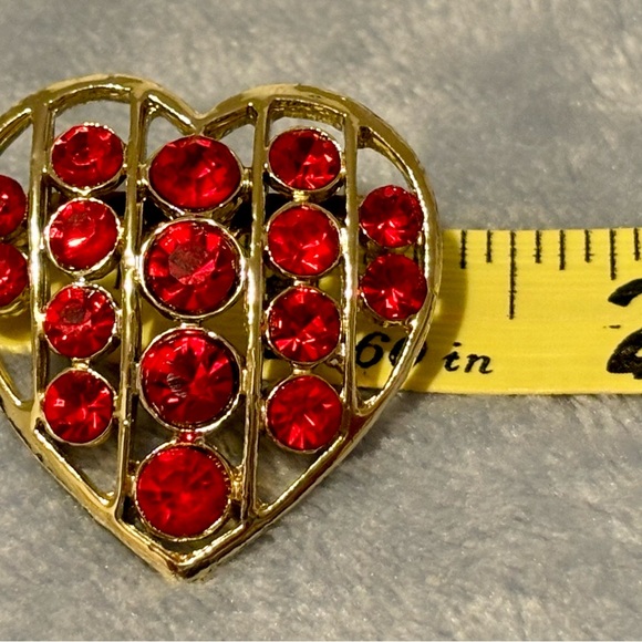 Beautiful heart shaped Brooch with Red crystals. Great for Valentines Day - Picture 15 of 15